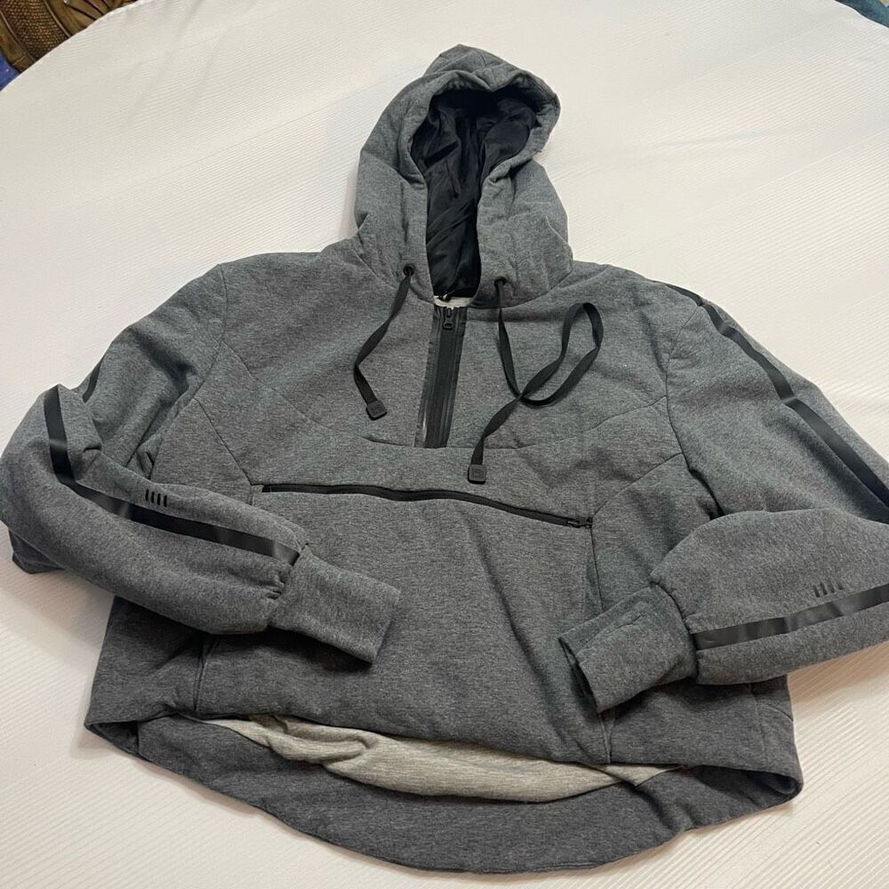 Cropped and so cuuuuuute blanc noir Gray Quilted Hoodie Sweatshirt